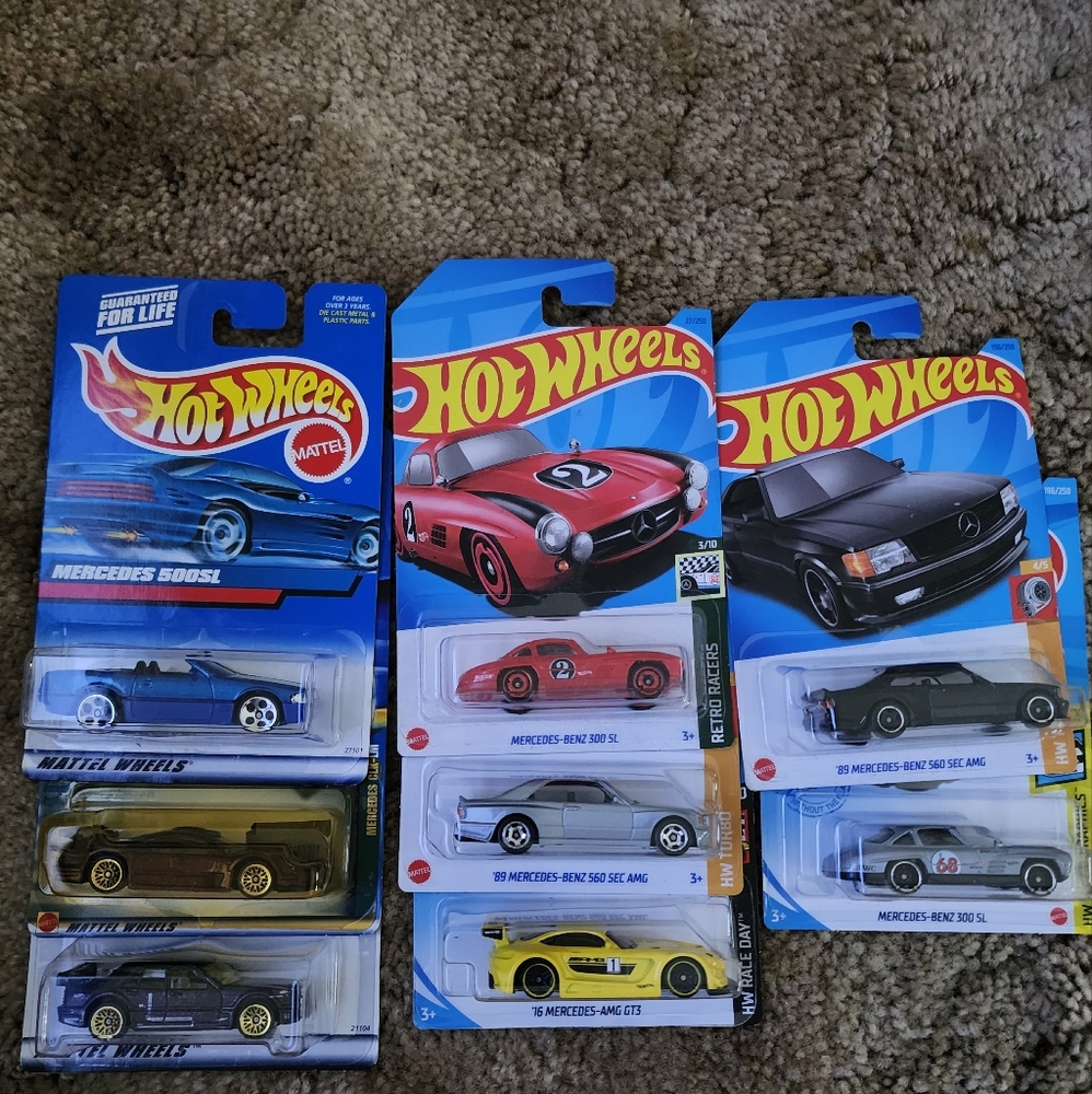 Hot wheels Mercedes Benz 8 car lot